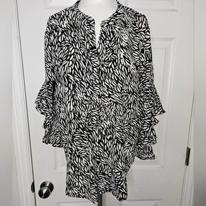 Vince Camuto  Women's 3/4 Sleeved Top Size Medium
